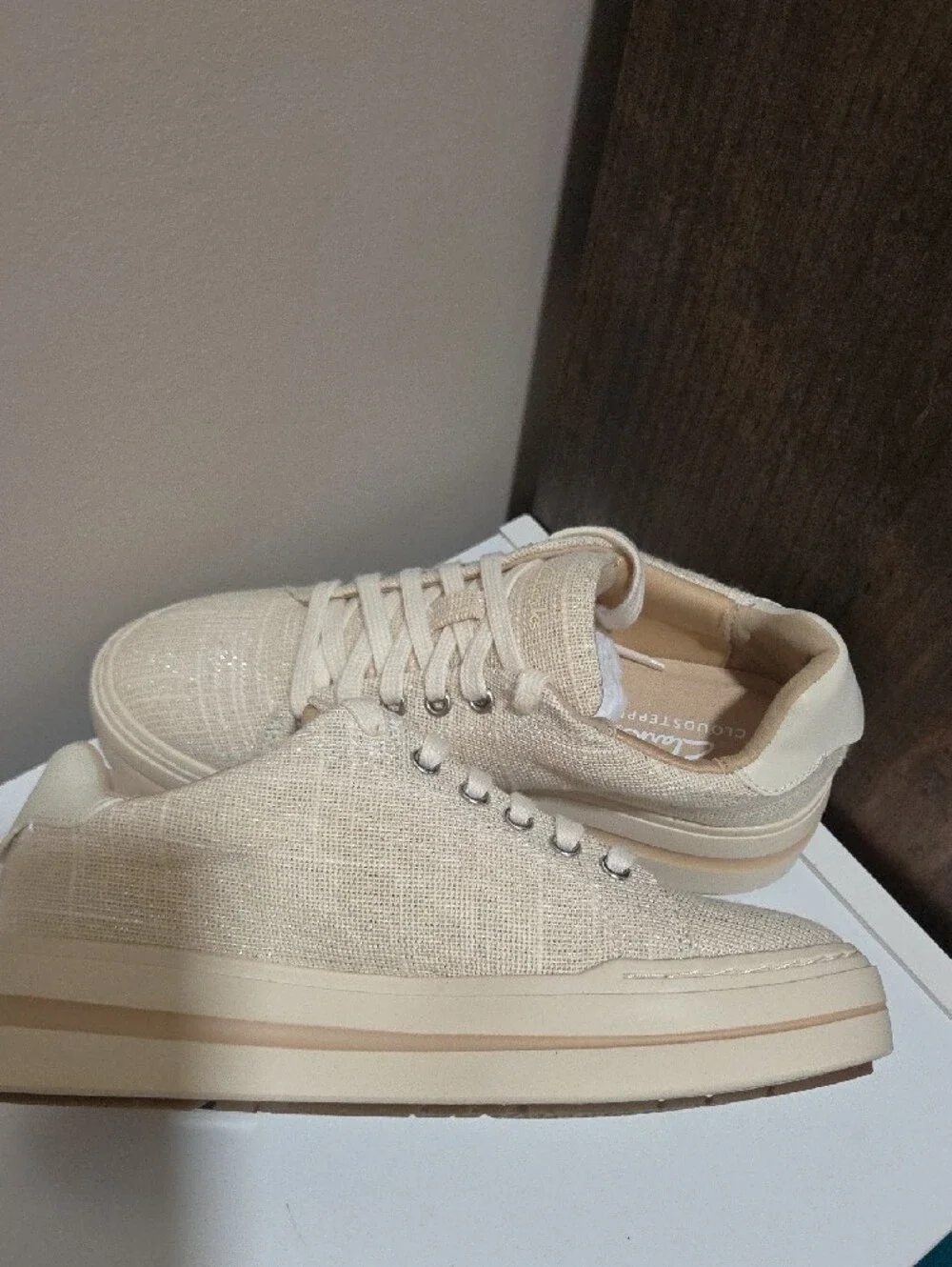 New Clarks Cloudsteppers Size 5.5 Women's Audreigh Beige Sparkle Canvas Sneakers